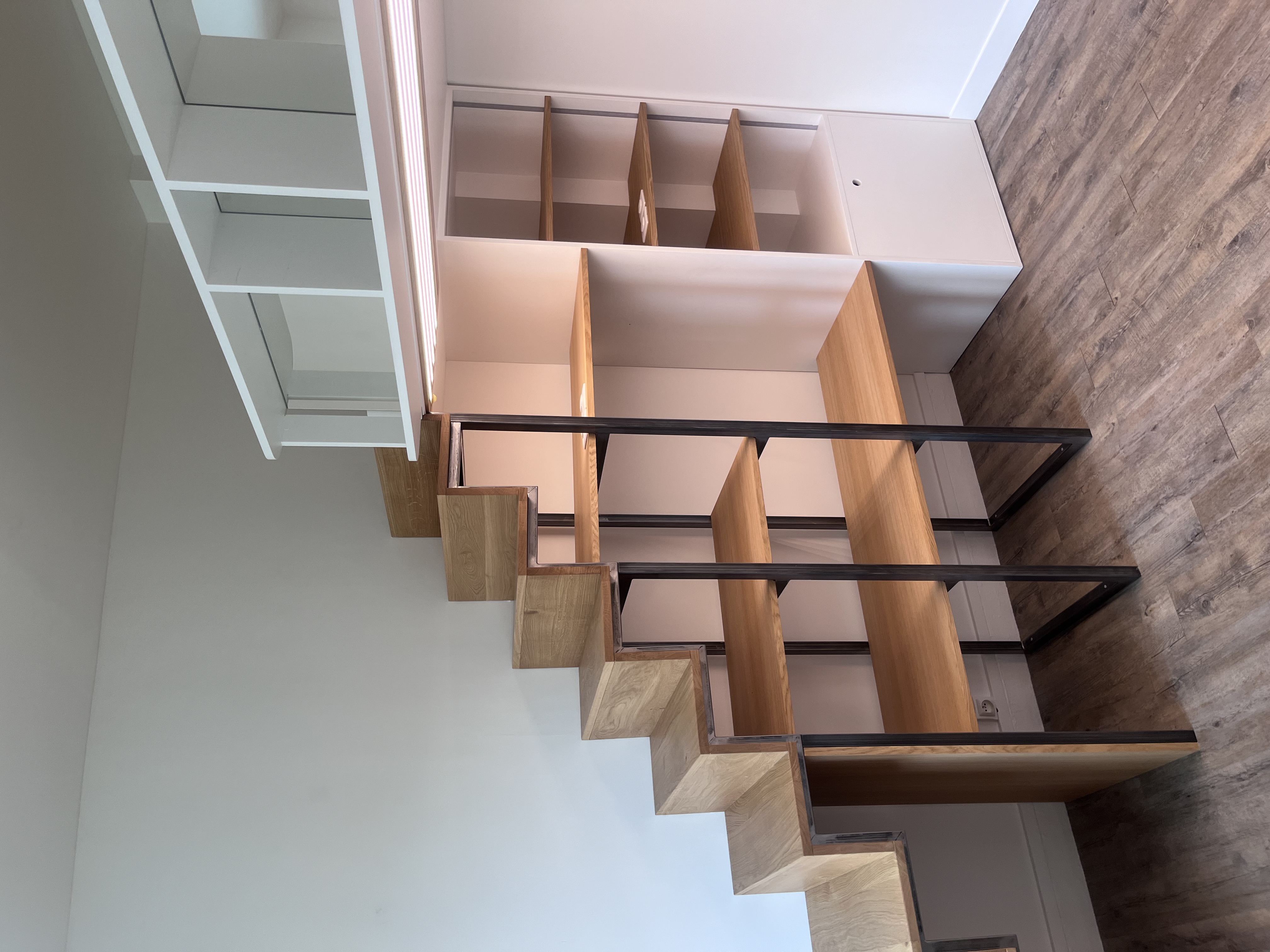 Placard sous escalier